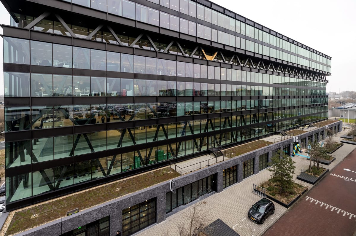 Ayvens opent nieuw hoofdkantoor in Amsterdam